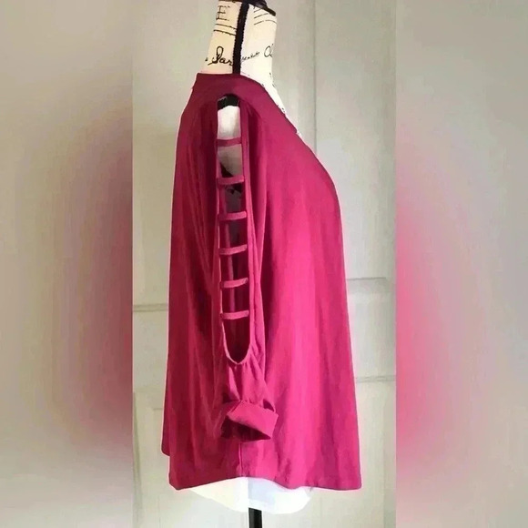89th+ MADISON FUSCHIA EMBELLISHED keyhole Neck 3/4 Cutout Sleeve Top Size Large - Picture 3 of 6